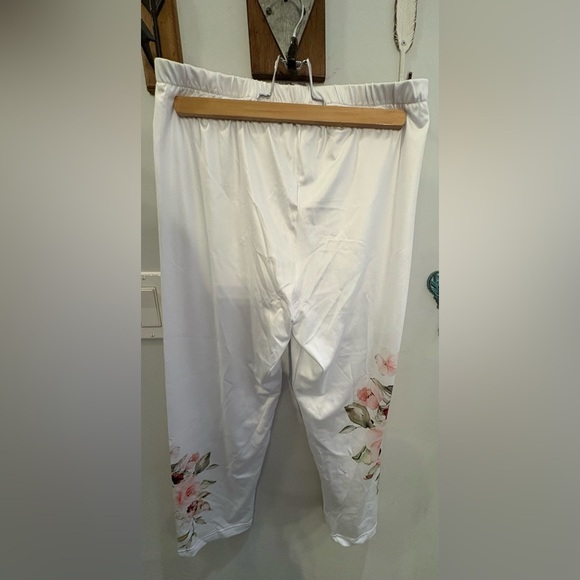 SHEIN White Floral Leggings - Picture 3 of 3